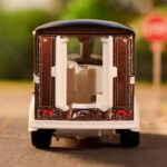 Matchbox Tootsie Roll Divco Milk Truck (HJW62) - Image 4