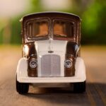 Matchbox Tootsie Roll Divco Milk Truck (HJW62) - Image 2